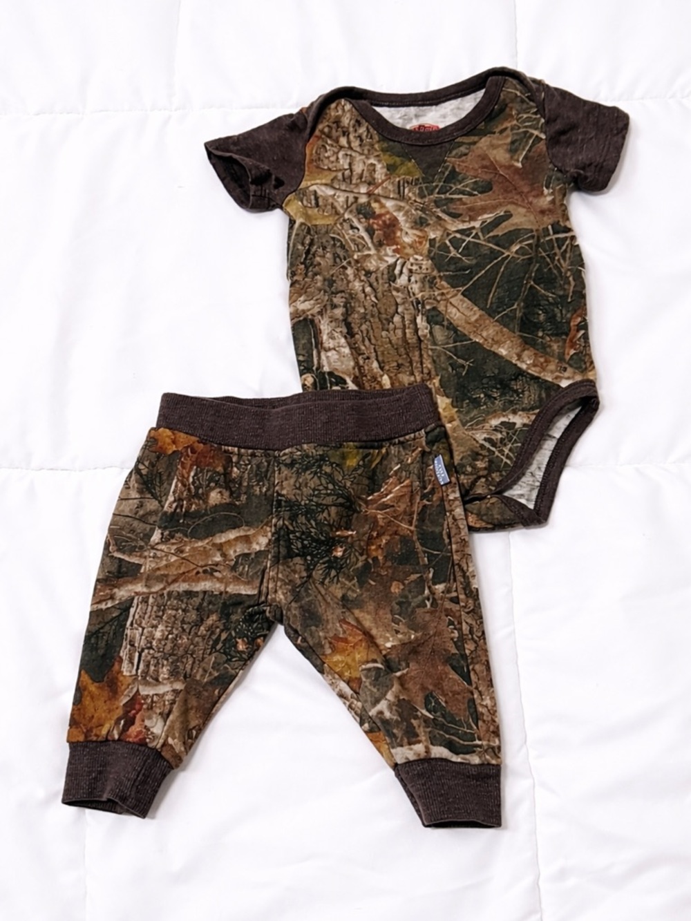 Bass Pro Shops Camo Baby Bodysuit & Pants Set - Brown/Green